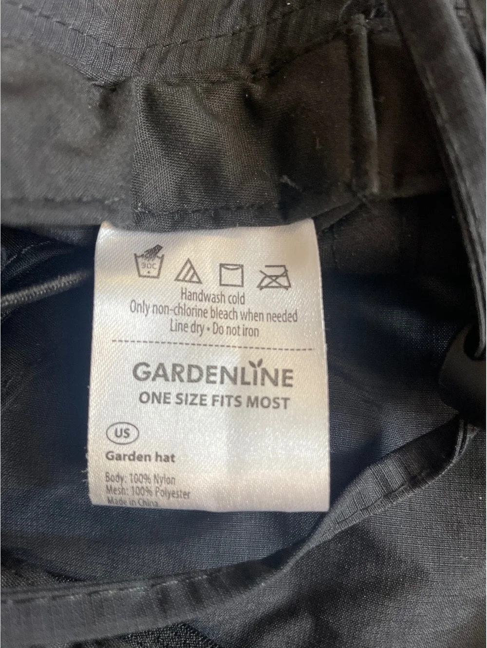 Gardenline black wide brim sun hat with toggles.